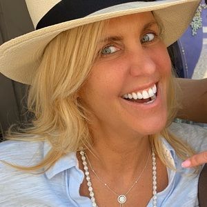 Meet your Posher, Deborah